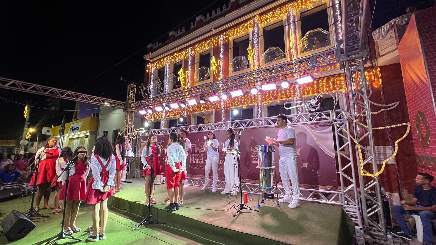 A Cantata de Natal “A Felicidade Ilumina a Cidade: Natal de Luz” trouxe emoção e magia para todos nós!